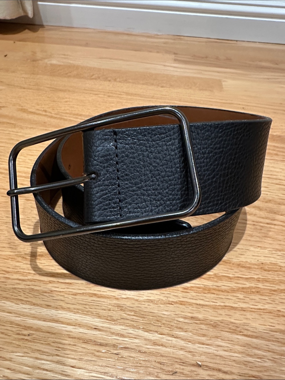 Banana Republic Black Leather Men's Belt with Metal Buckle